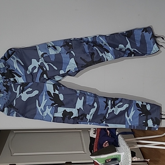 Juniors blue camo pants - Picture 2 of 6